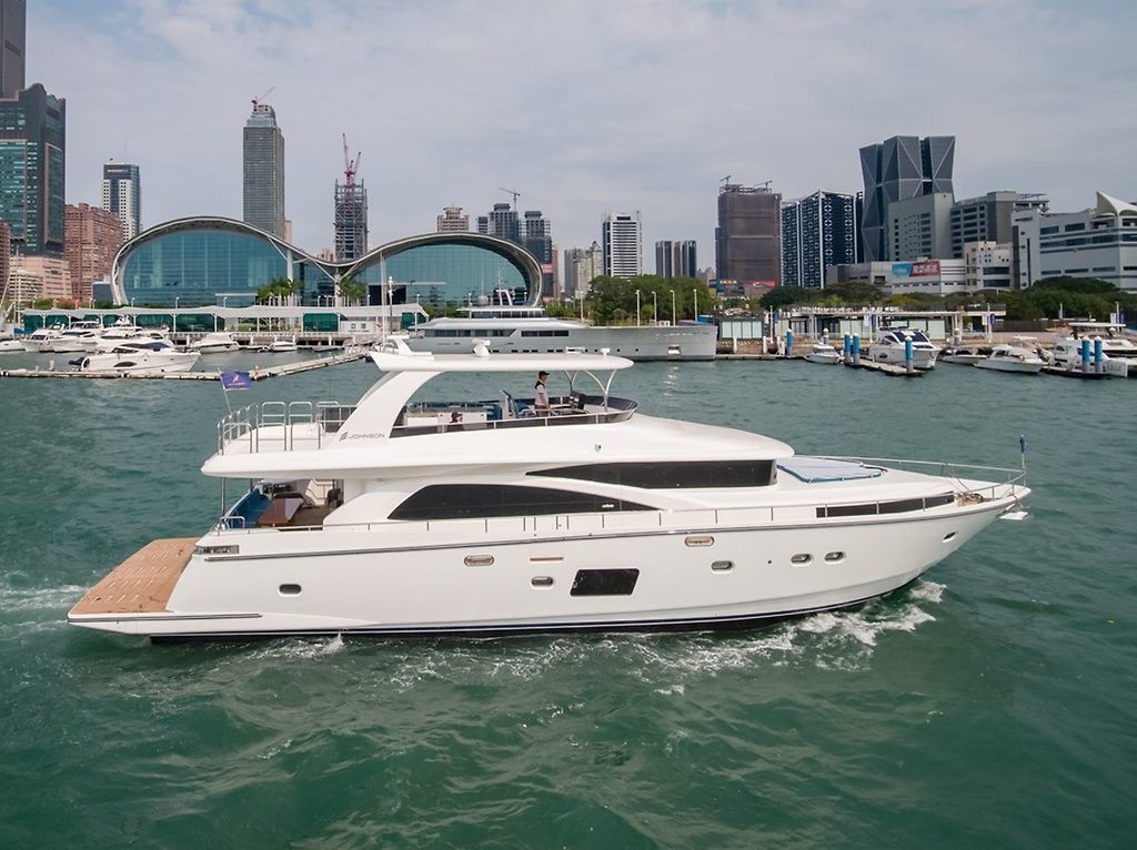 JOHNSON 80' FLYBRIDGE W/HYDRAULIC PLATFORM
