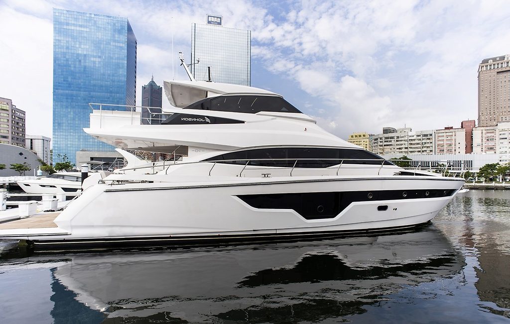 70' Johnson Skylounge 2026