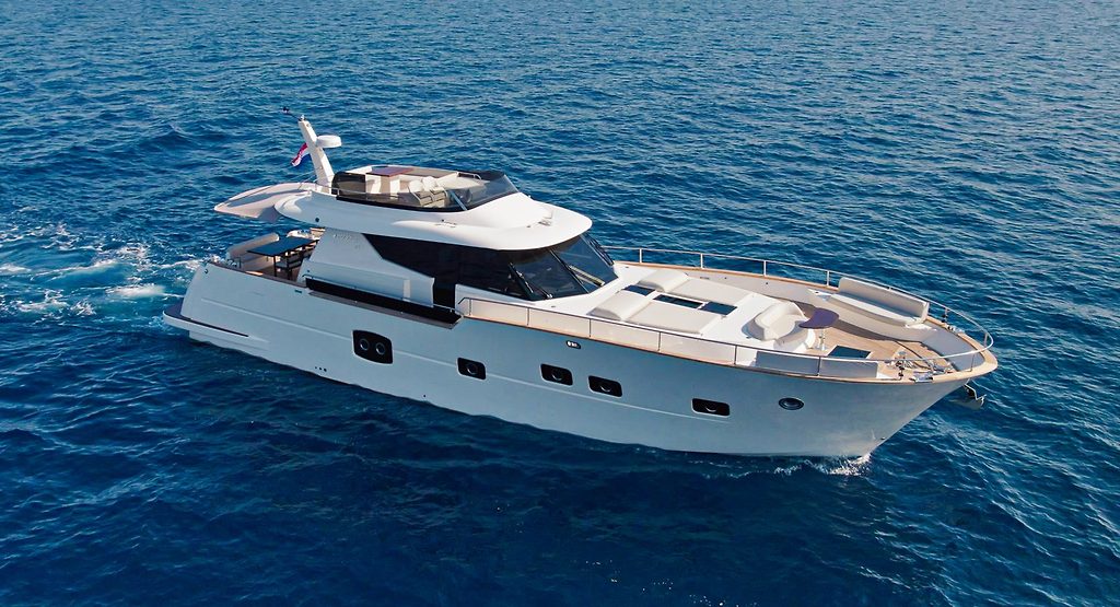 MONACHUS 70 FLY