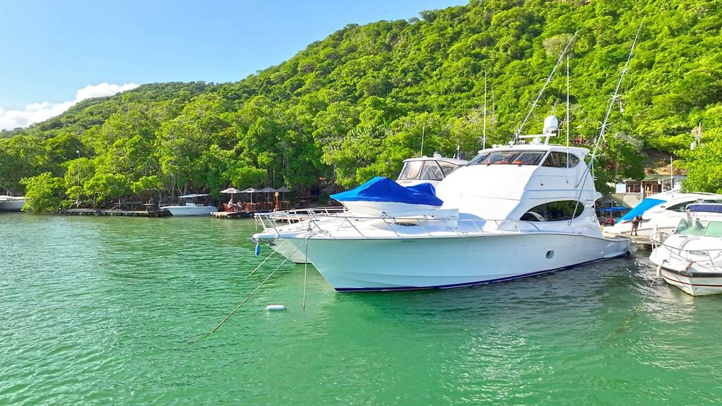 Hatteras 68 Convertible