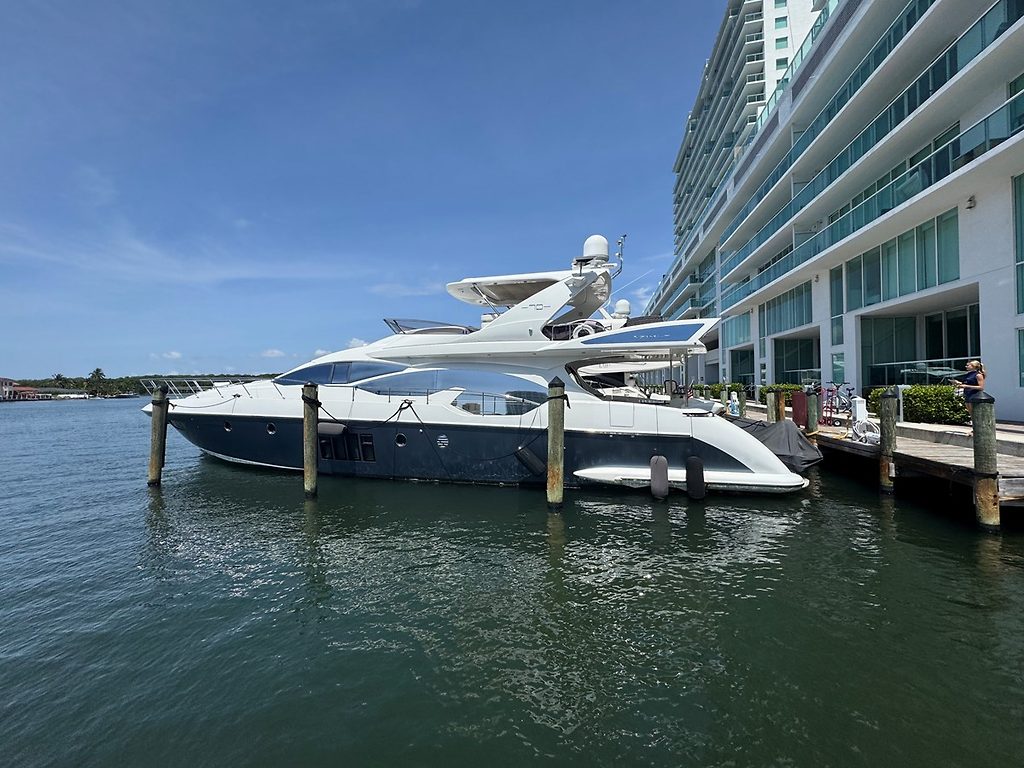 Yacht