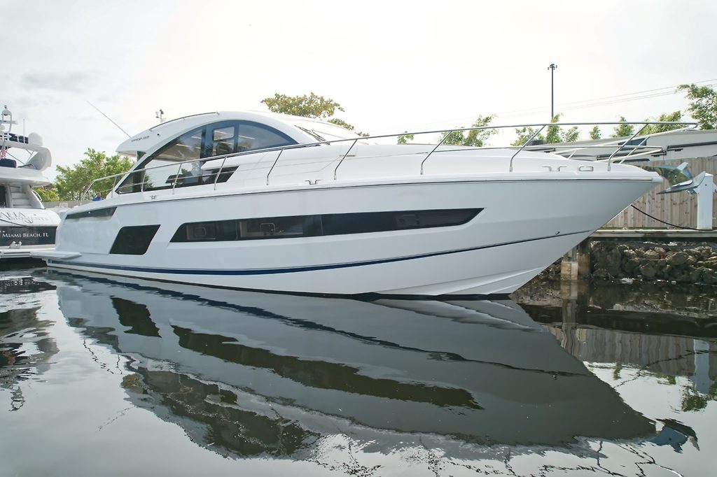 53' 2018 FAIRLINE TARGA 53 OPEN