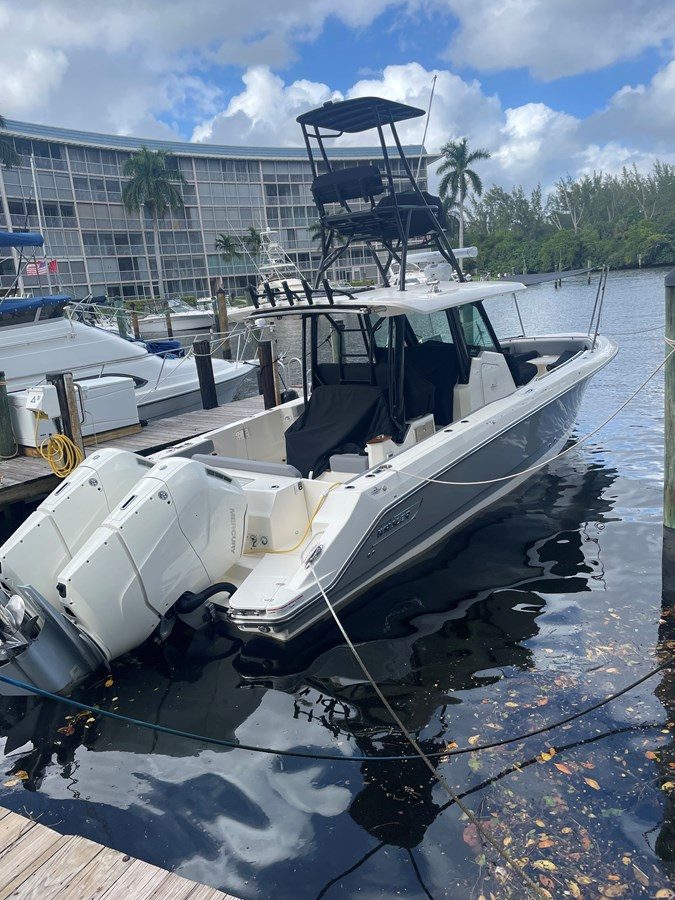 2023 BOSTON WHALER 360 OUTRAGE