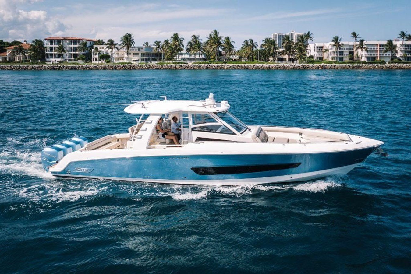 BOSTON WHALER 42