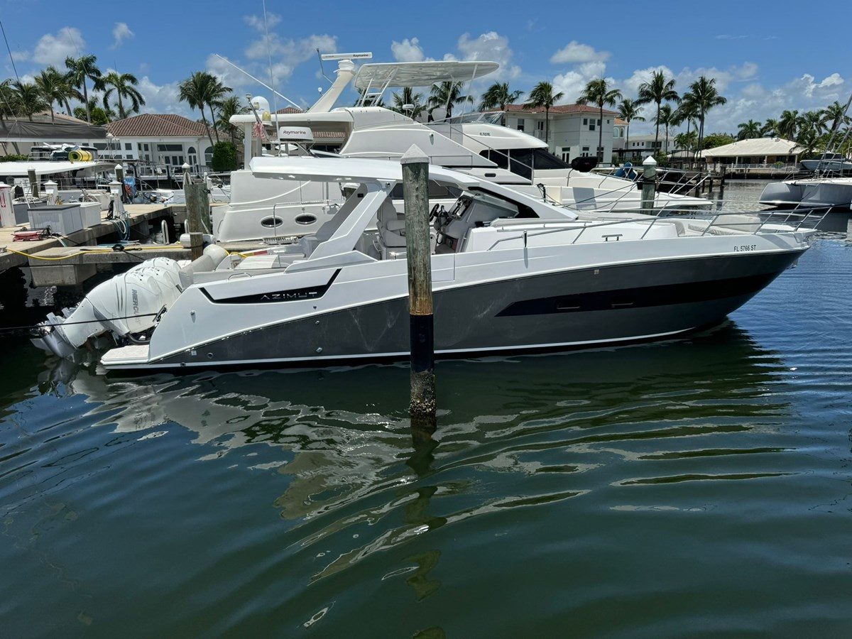 Yacht