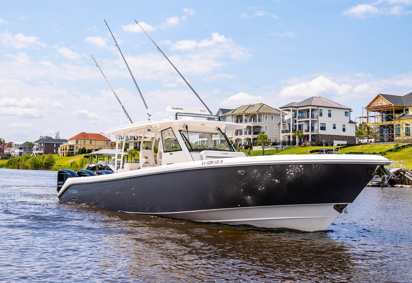 2018 EVERGLADES 435 CENTER CONSOLE
