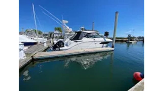 2022 SEA RAY 320 SUNDANCER OUTBOARD