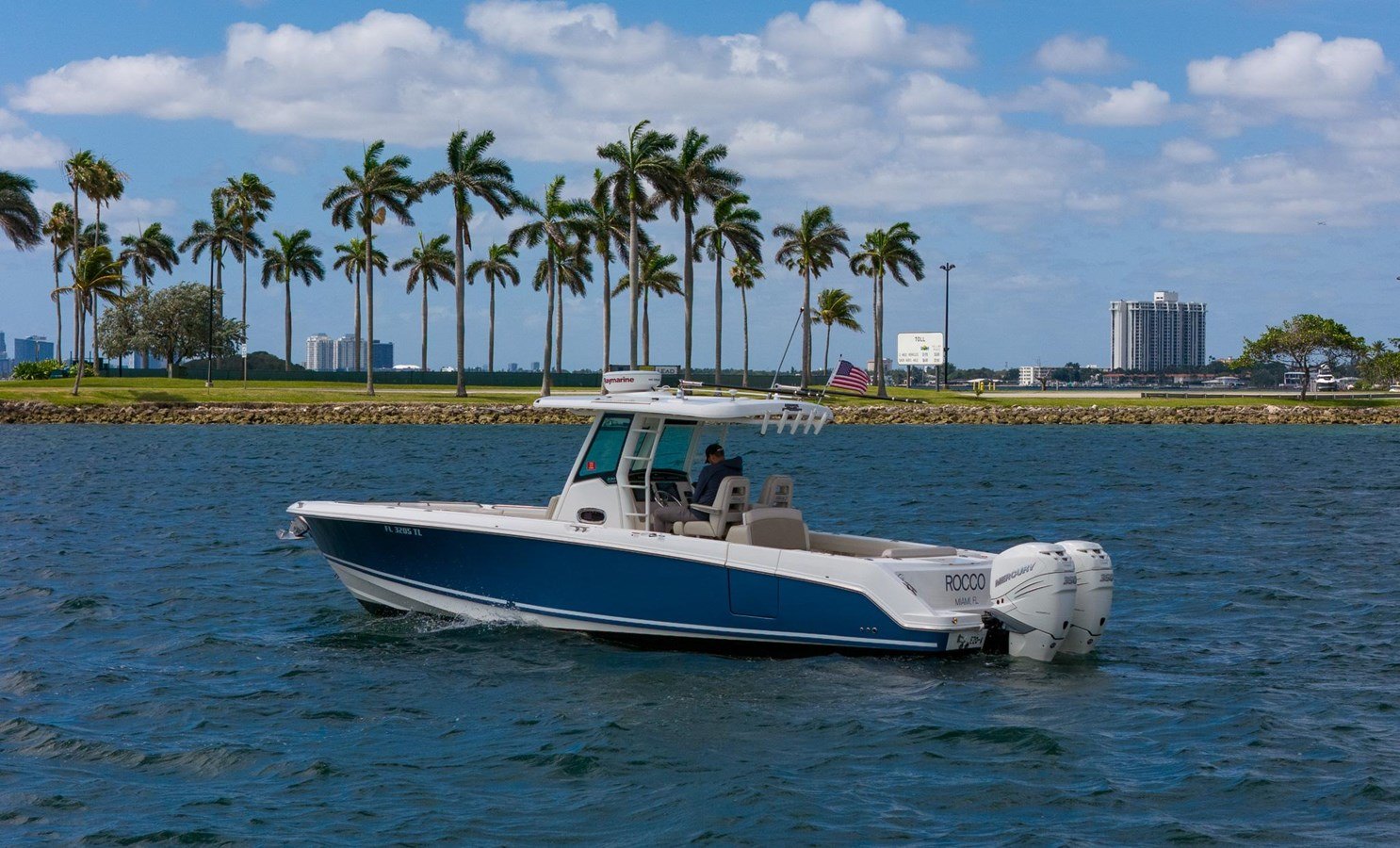 2020 BOSTON WHALER 330 OUTRAGE