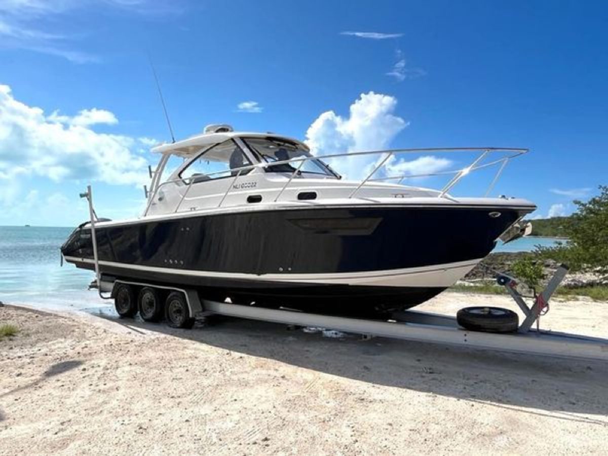 2017 PURSUIT 325 OS
