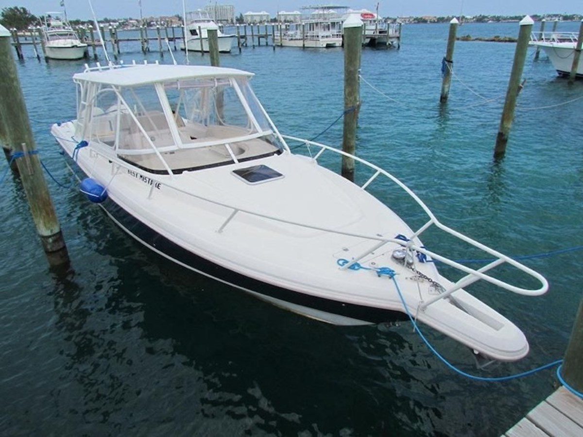 2000 INTREPID 366 CUDDY
