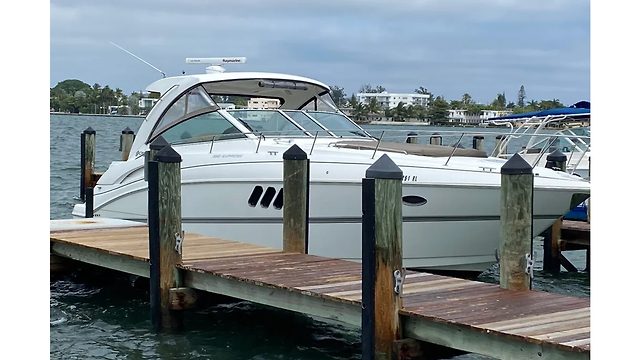 2013 CRUISERS YACHTS 380 EXPRESS