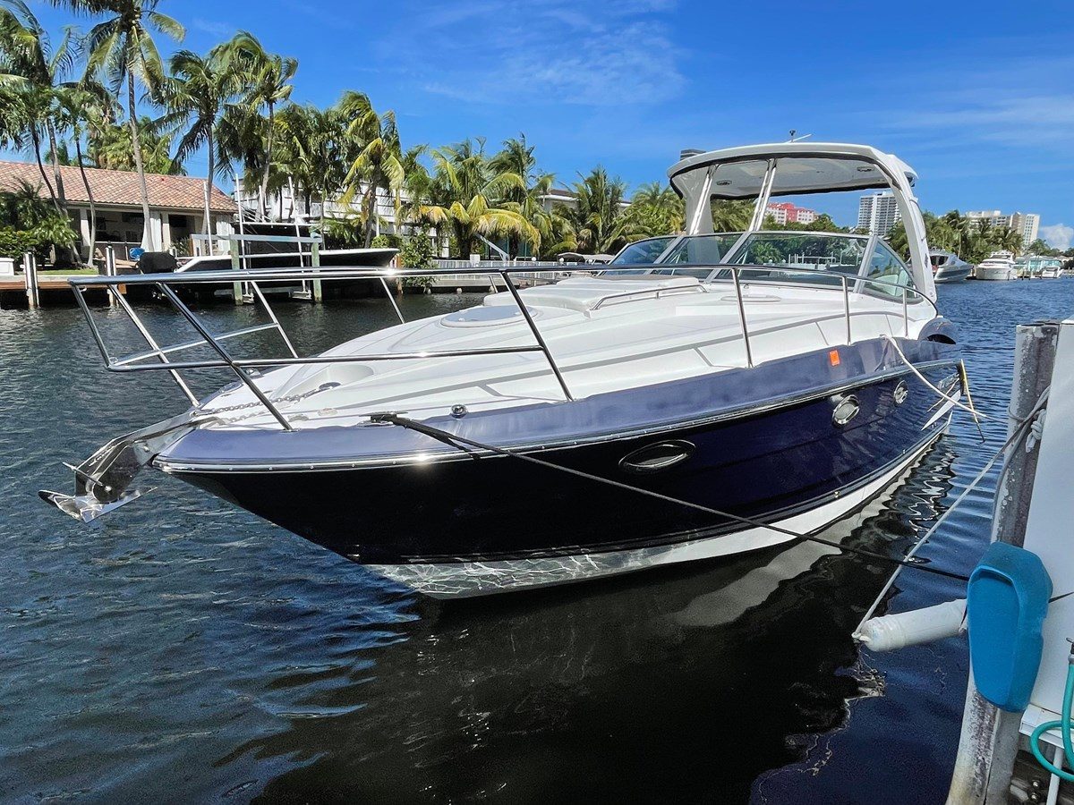 MONTEREY 335 SPORT YACHT
