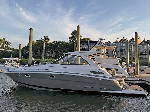 35' REGAL 2016 35 SPORT COUPE