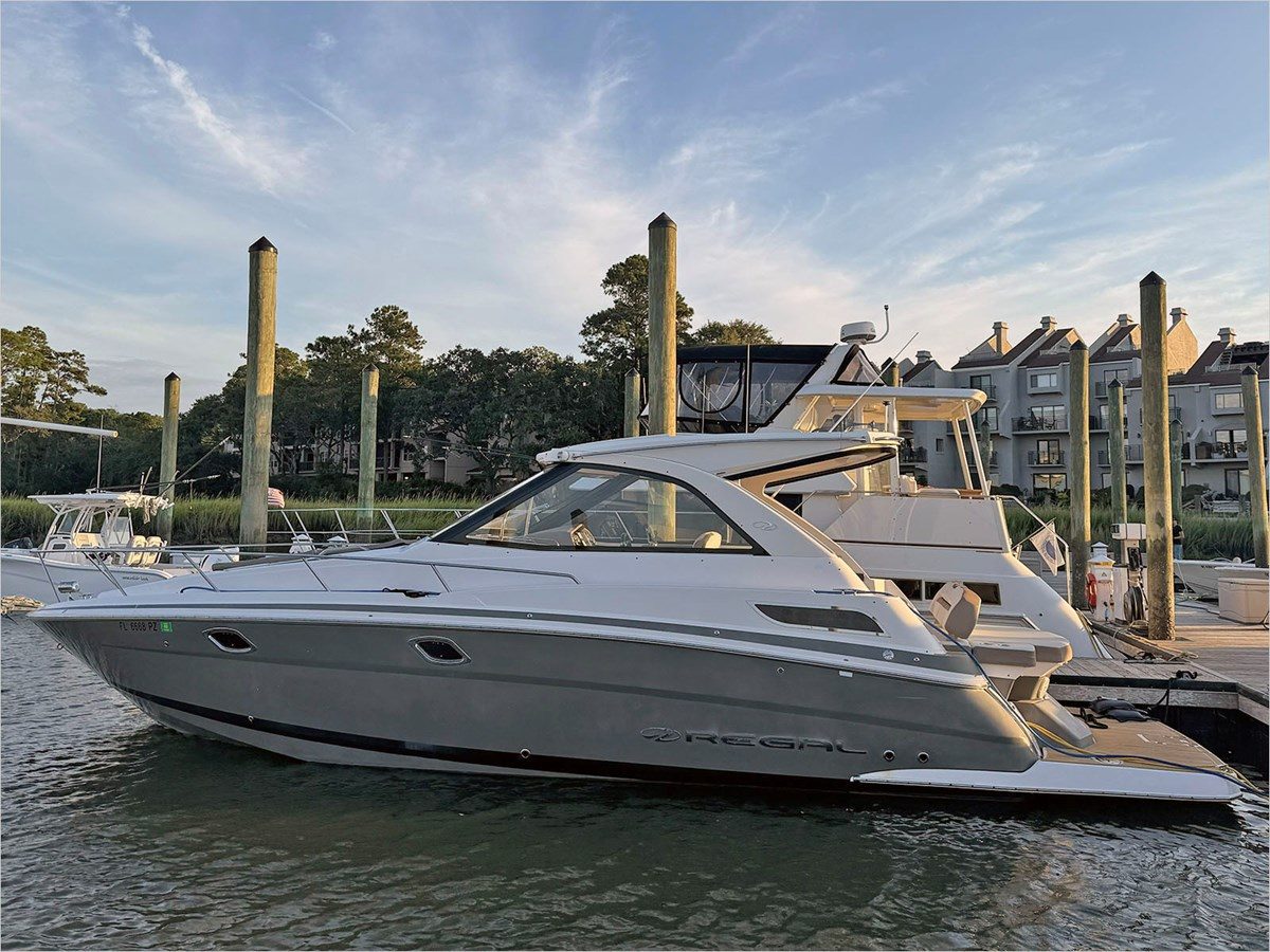35' REGAL 2016 35 SPORT COUPE
