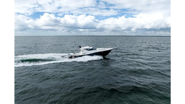 2001 UNIESSE 48 OPEN