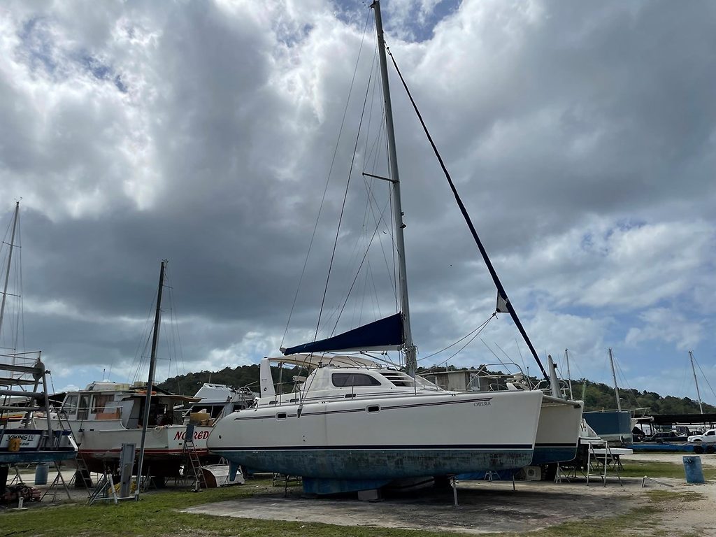 2000 MOORINGS 3800