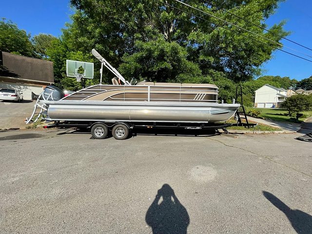 26' BENNINGTON 26 LX