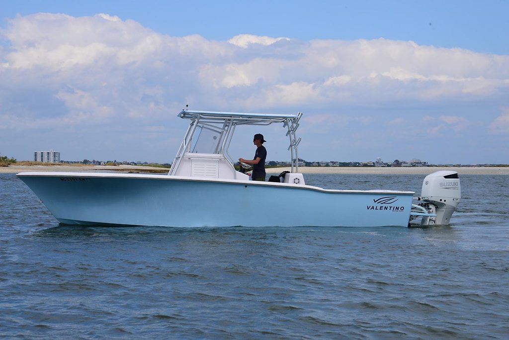 2022 VALENTINO 28 CENTER CONSOLE