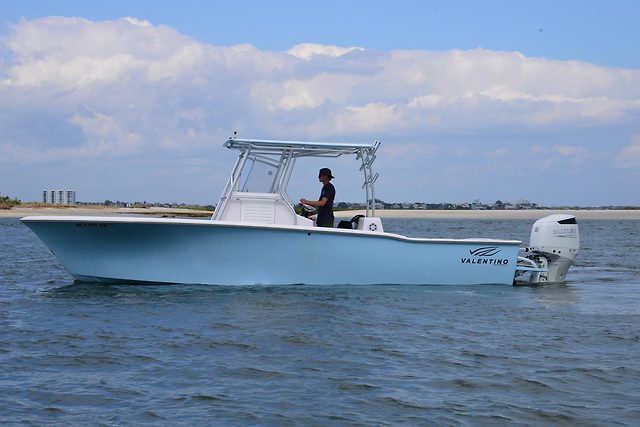 2022 VALENTINO 28 CENTER CONSOLE