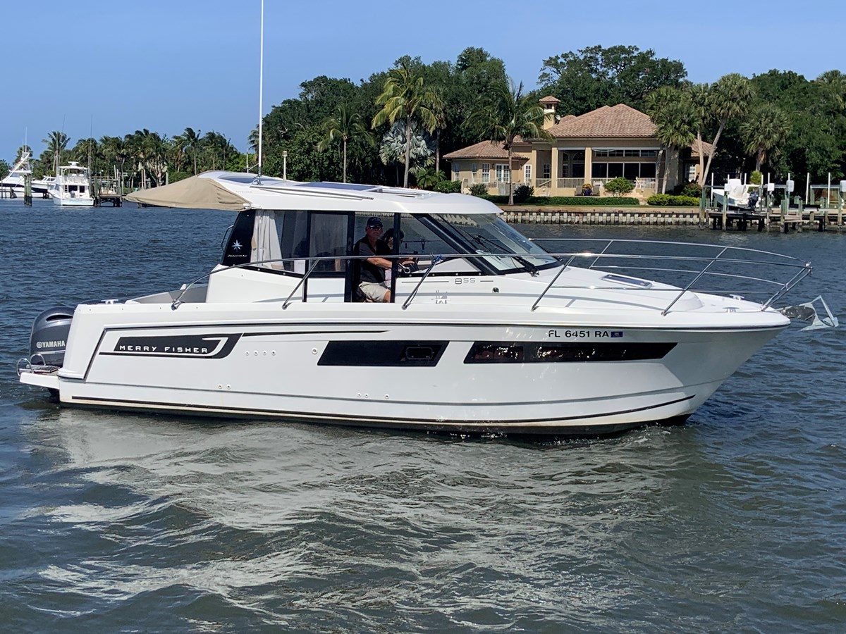 2016 JEANNEAU MERRY FISHER 855