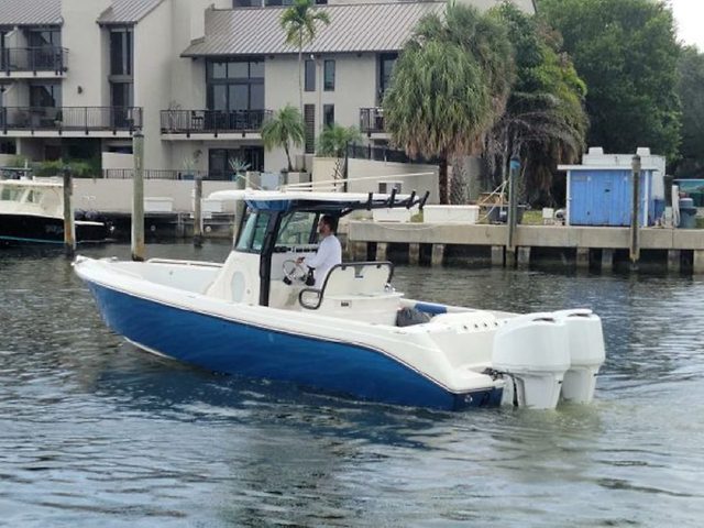 2009 EVERGLADES 290 CENTER CONSOLE