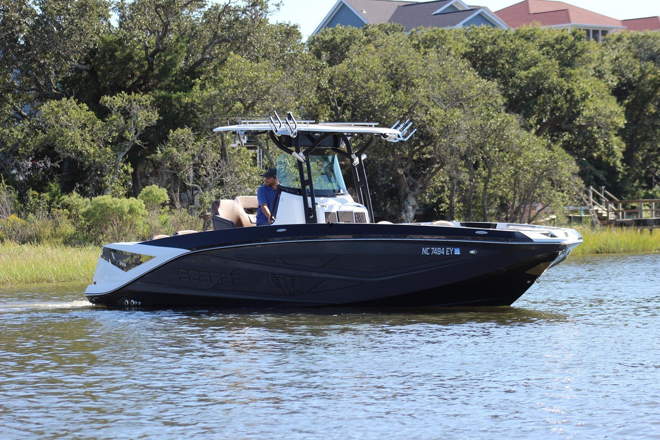 25' SCARAB 255 OPEN ID