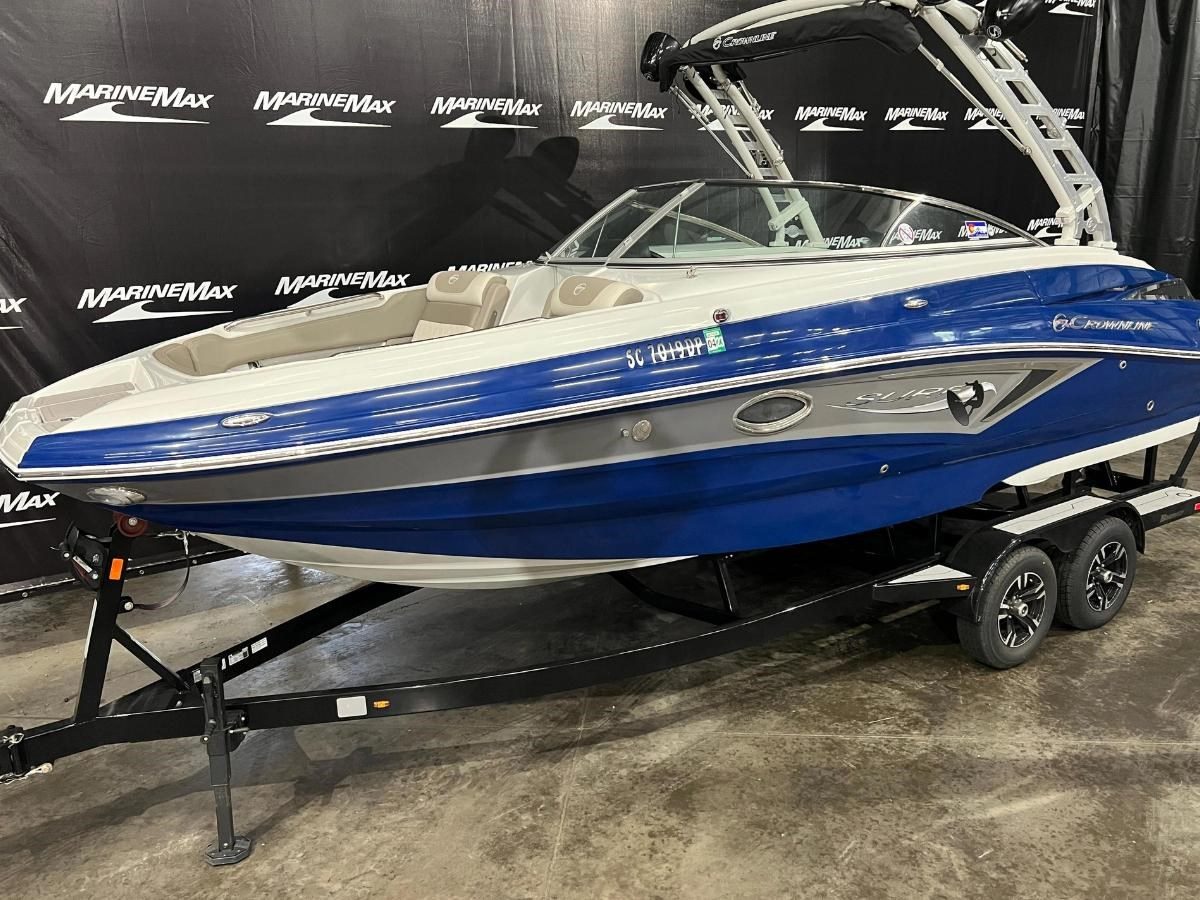 2019 CROWNLINE E255 SURF