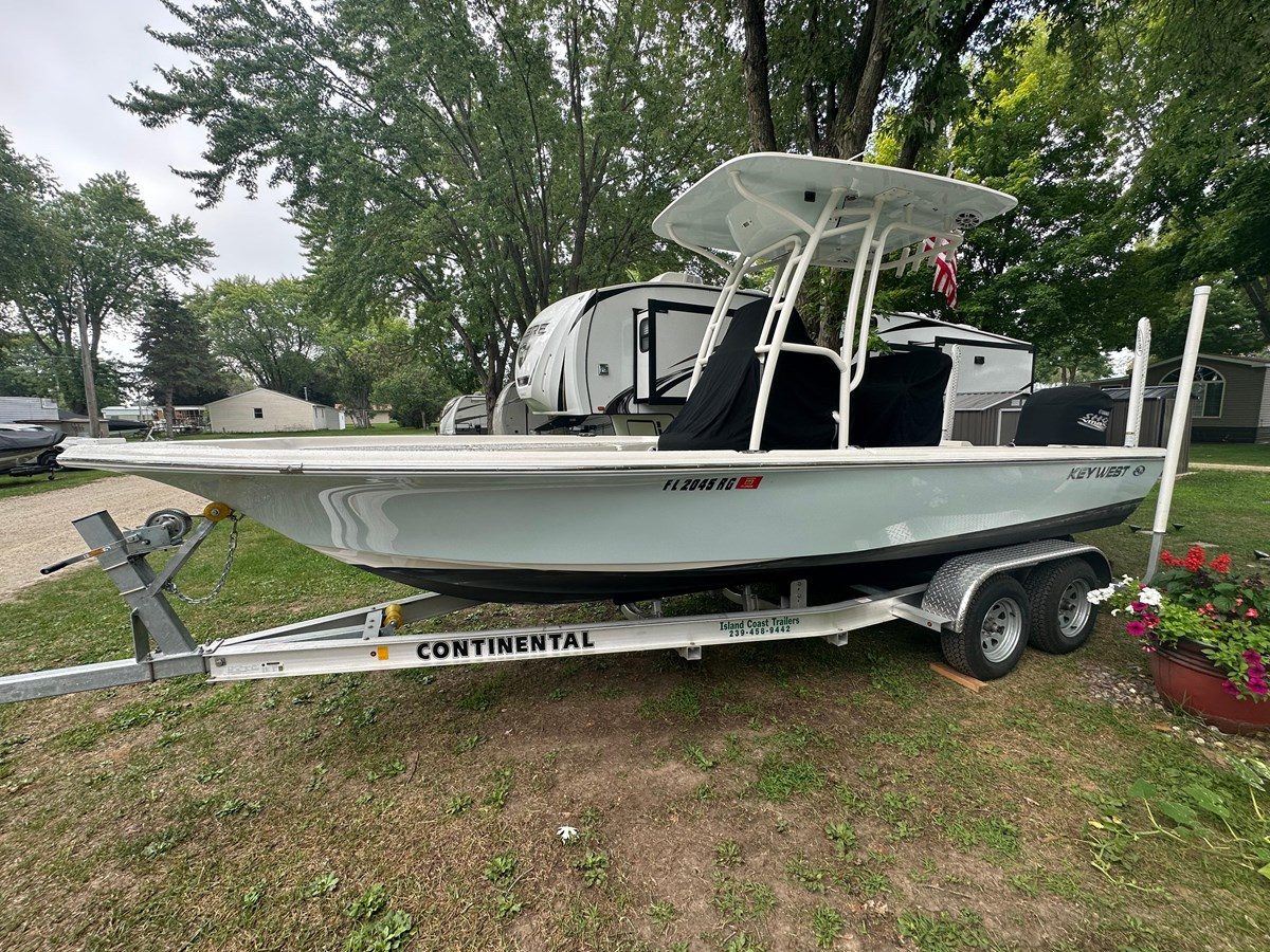 2017 KEY WEST 230 BAY REEF