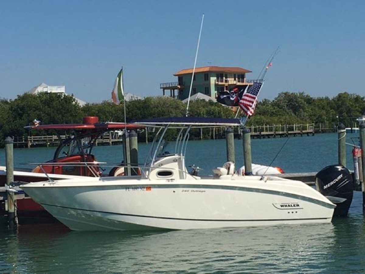2007 BOSTON WHALER 240 OUTRAGE