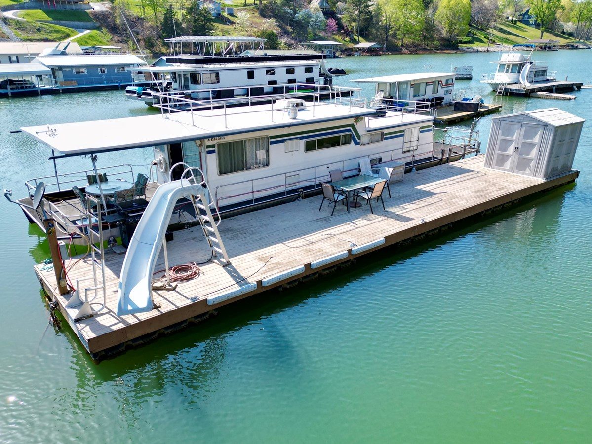 77 SUMERSET 14 X 58 ALUMINUM HULL WITH CATWALKS