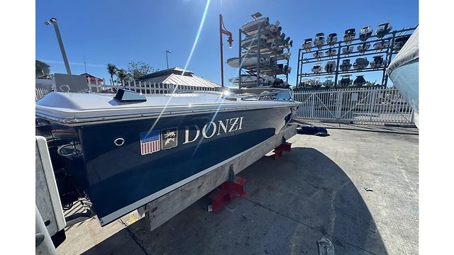 2002 DONZI 22 CLASSIC