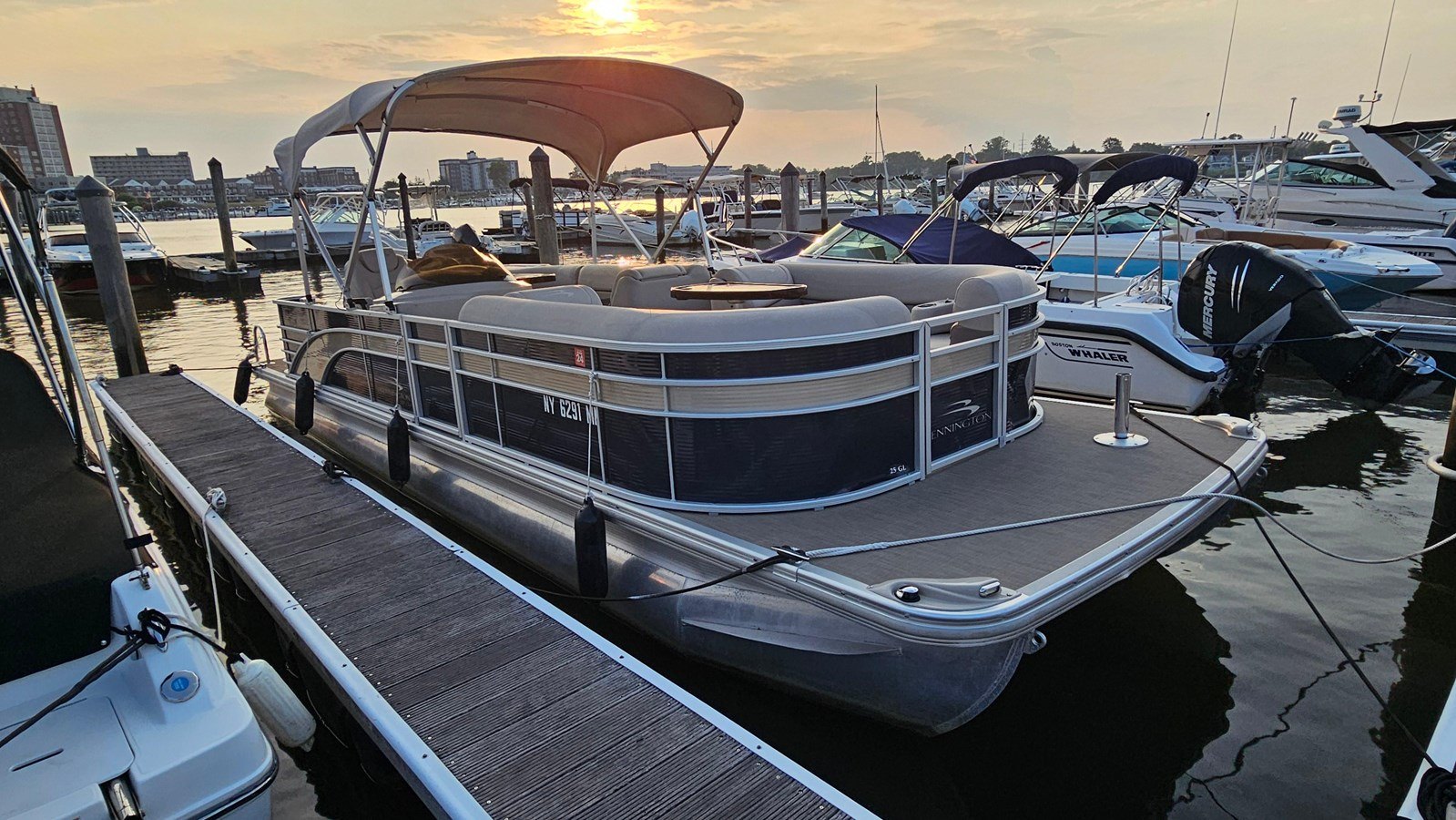 2017 BENNINGTON 25 GL