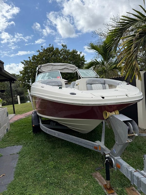 SEA RAY 220 SUNDECK