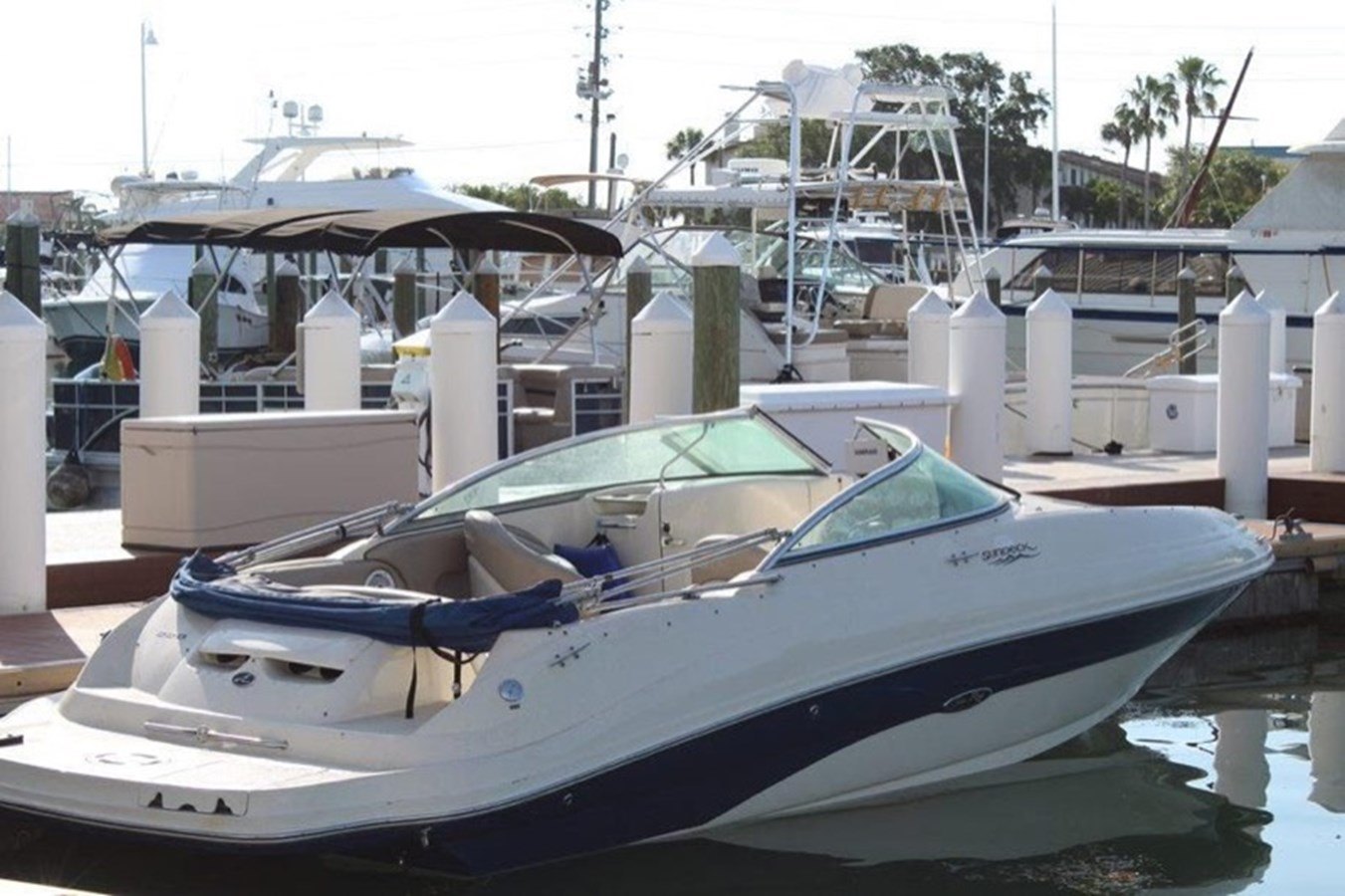 2004 SEA RAY 220 SUNDECK