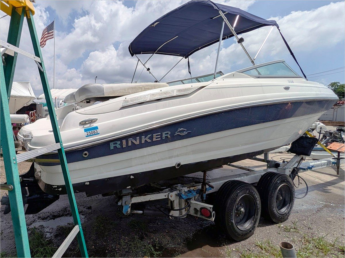 23' RINKER 2013 CAPTIVA 236