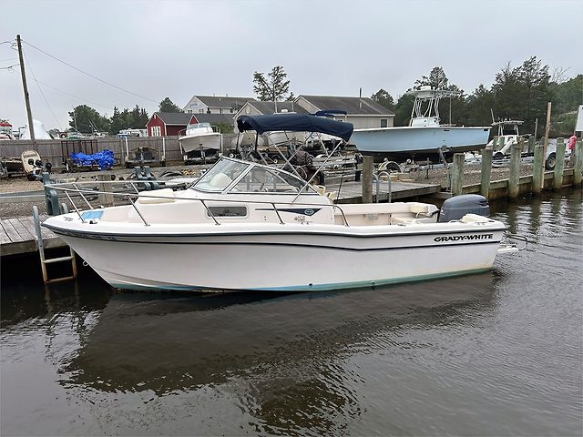 21' GRADY WHITE 2001 208 ADVENTURE