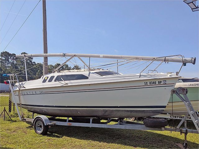 24' HUNTER 1998 240