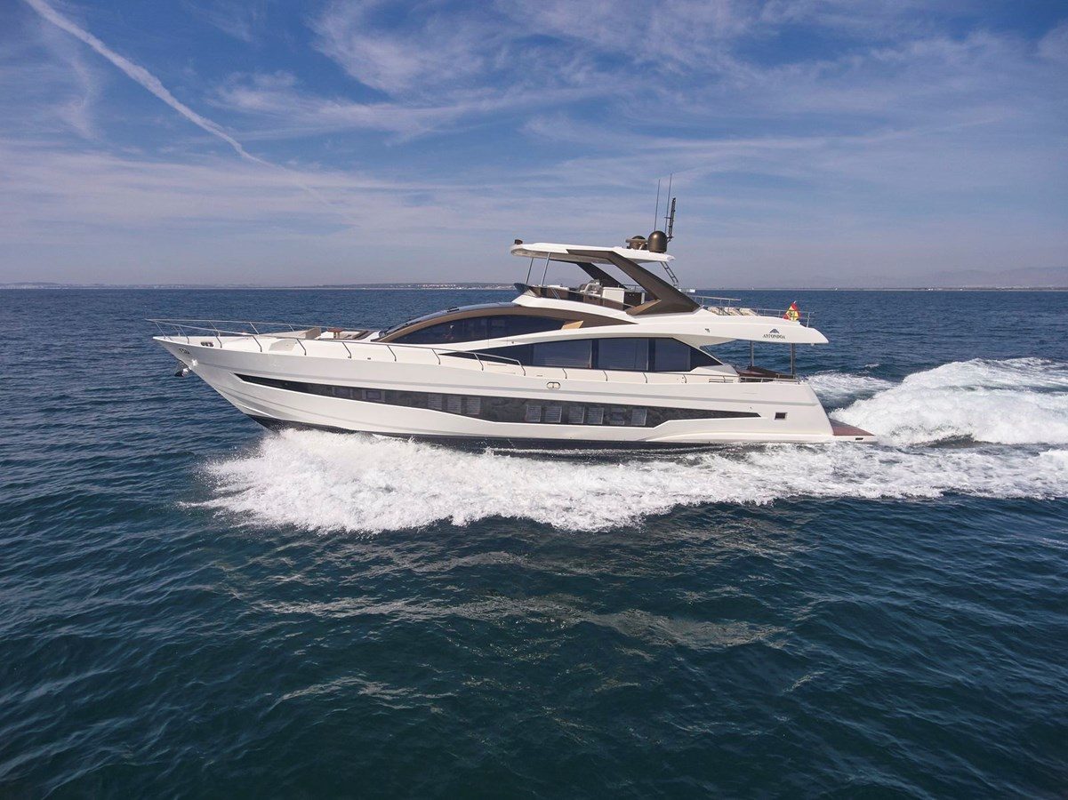 Yacht