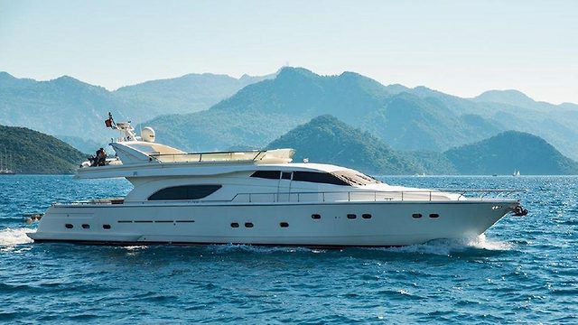 2000 FERRETTI YACHTS 80
