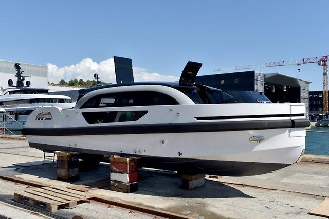 WB 7.5M CUSTOM LIMO TENDER