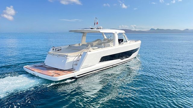 Yacht