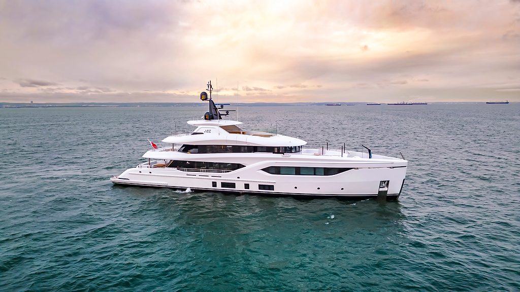 CONRAD C144S HULL #4