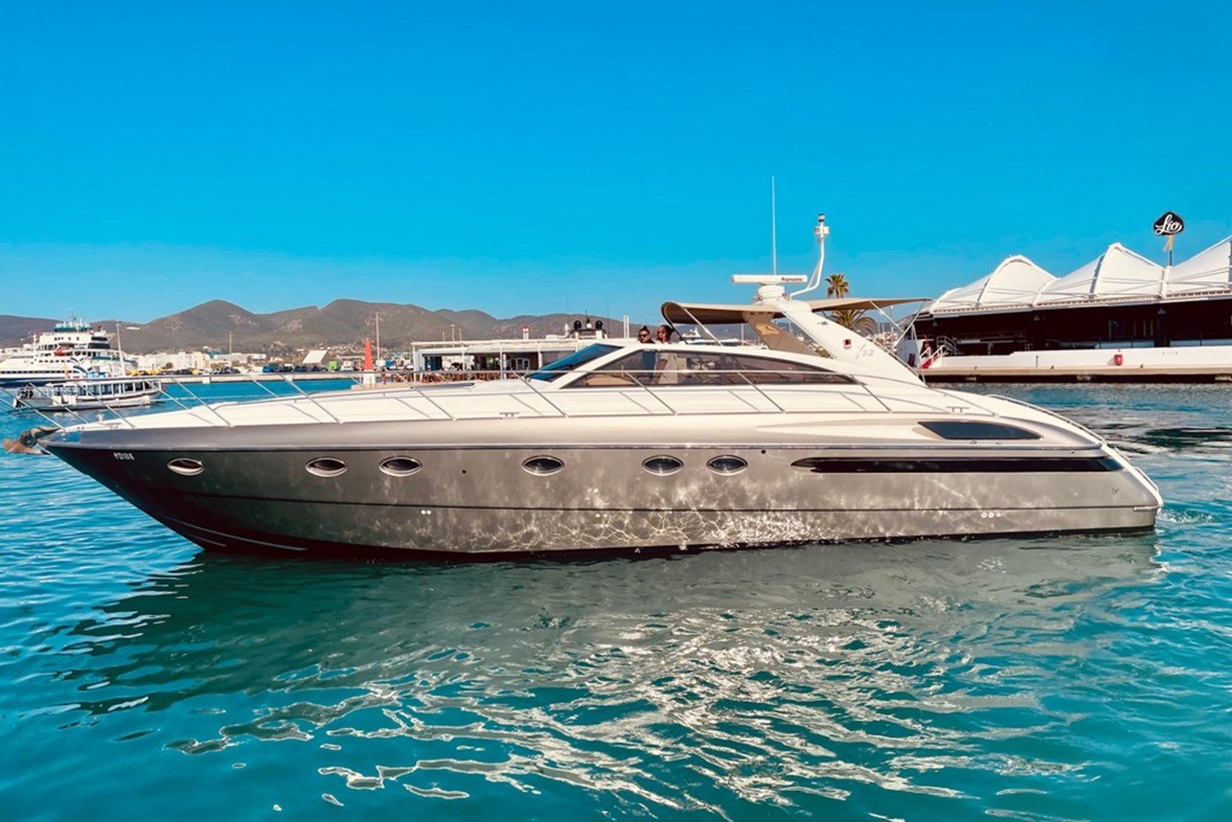 PRINCESS V52
