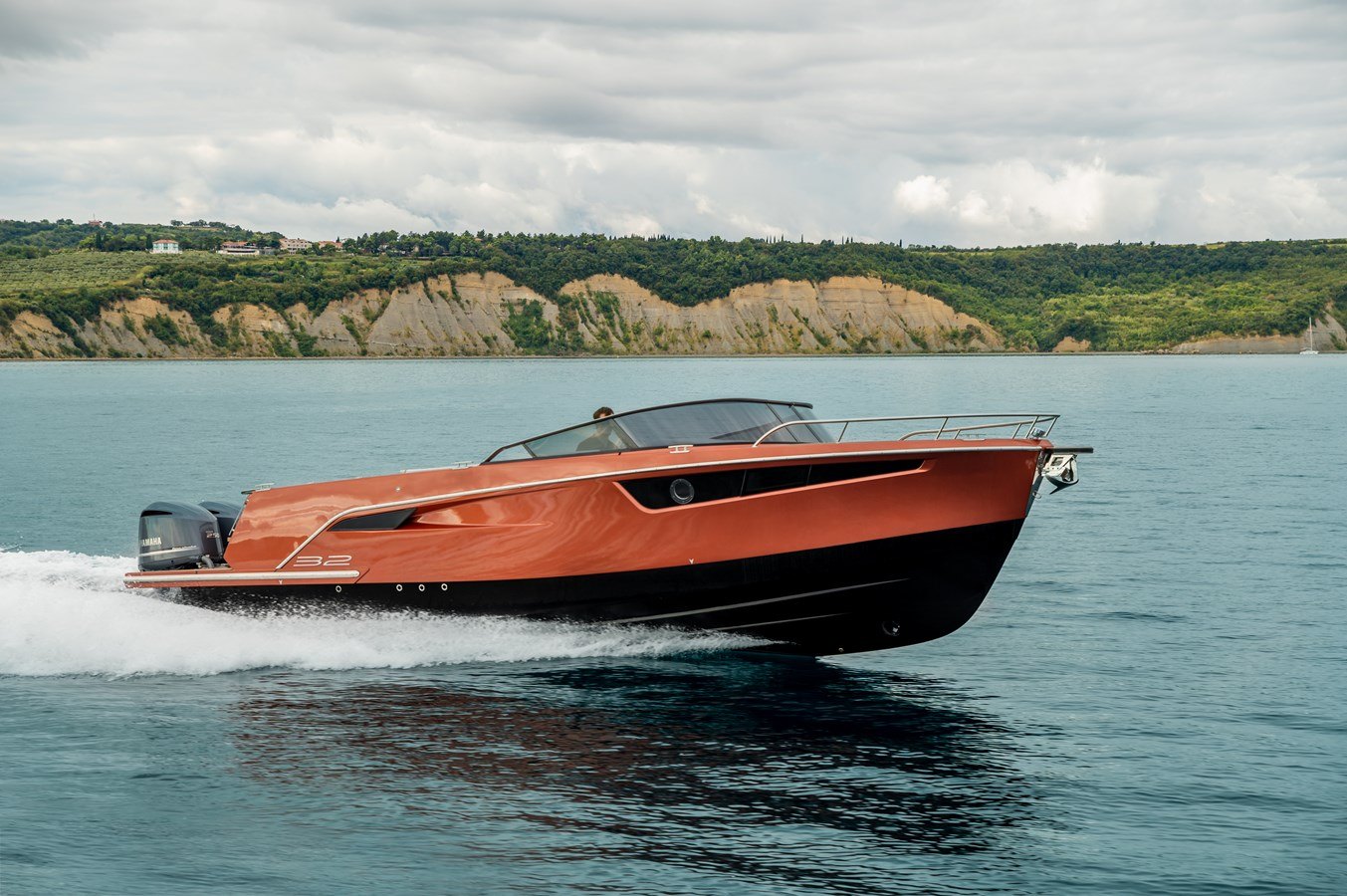 ALFASTREET 32 CABIN