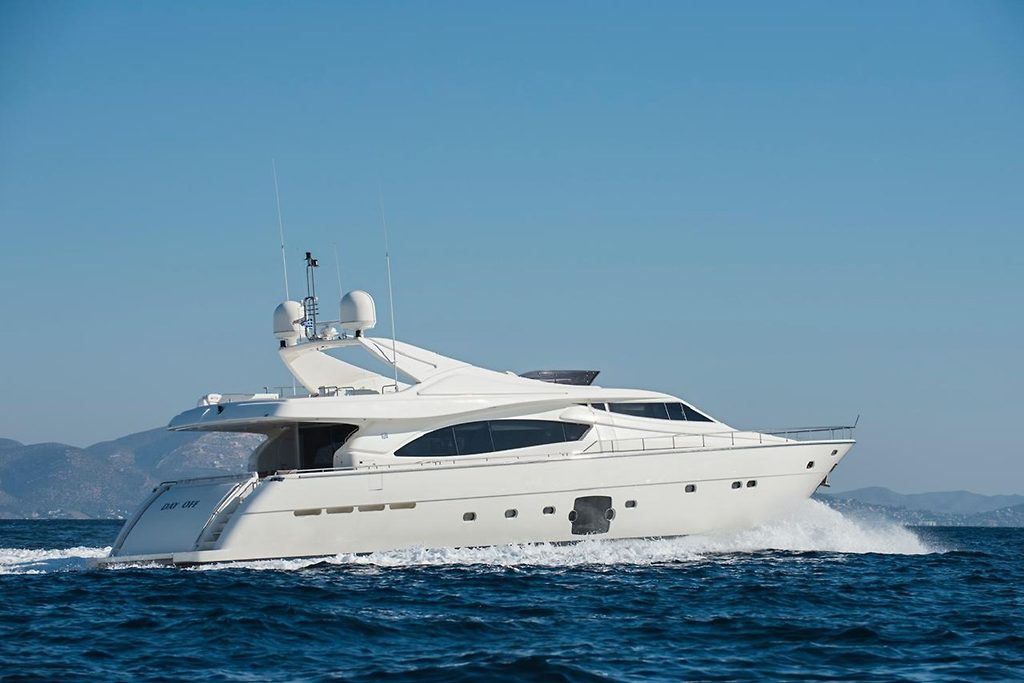 Ferretti 881