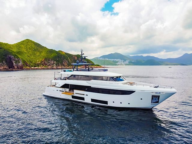 CUSTOM LINE NAVETTA 33