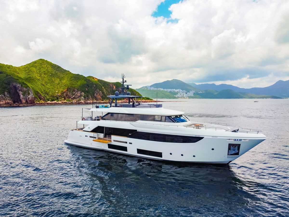 CUSTOM LINE NAVETTA 33