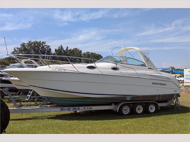 30' MONTEREY 2004 302 CRUISER