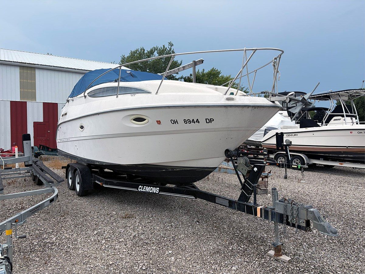 26' BAYLINER 2004 265 CIERA