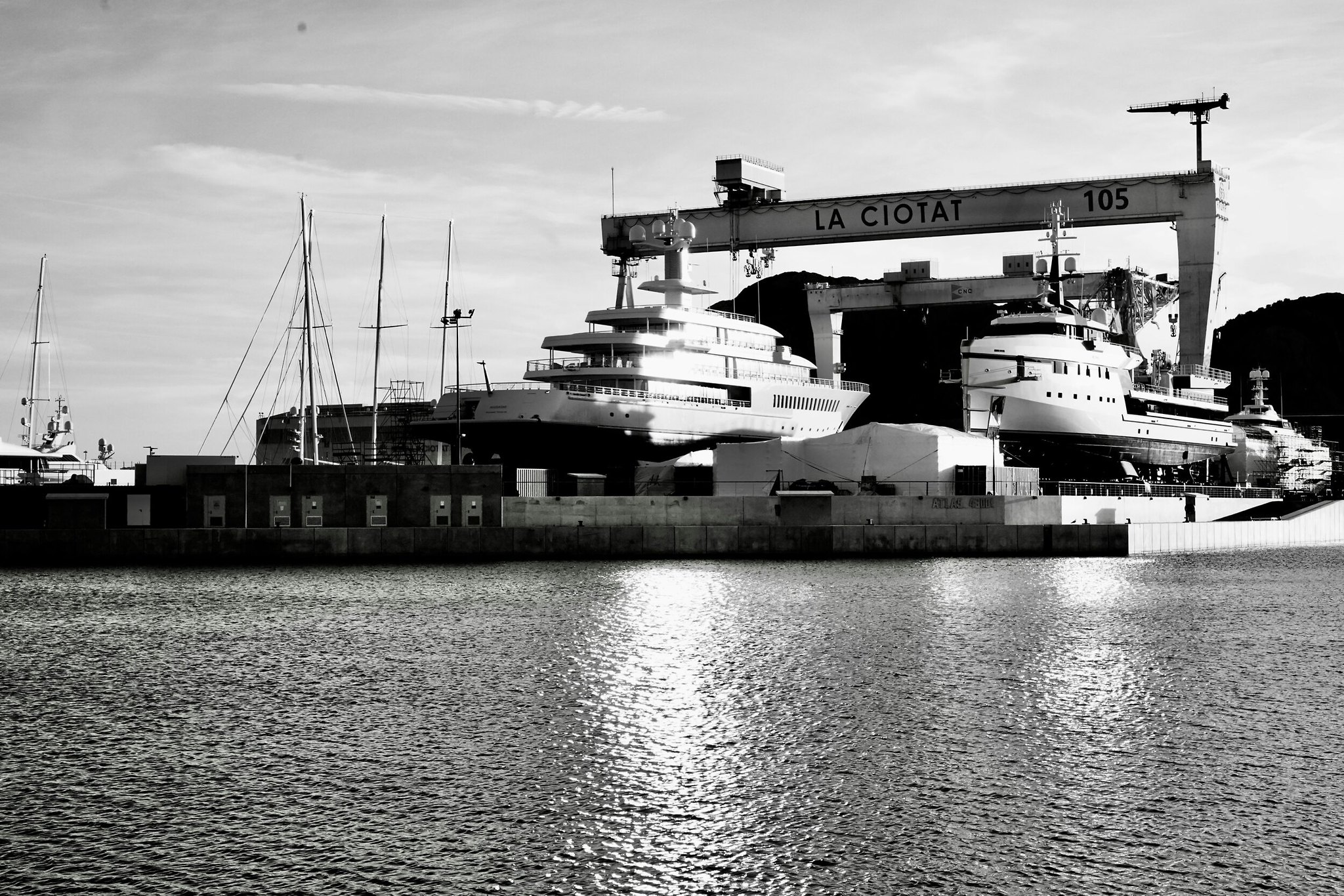 Building a Yacht: Shipyard Selection & Contracting